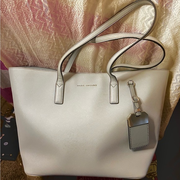 Marc Jacobs Metallic Silver Handbag shoulder bag, Marc Jacob’s beautiful light s - Picture 2 of 11